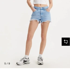 Levi's ljusblå jeansshorts W25 - Hej säljer ett par fina knappt använda jeans shorts från Levis