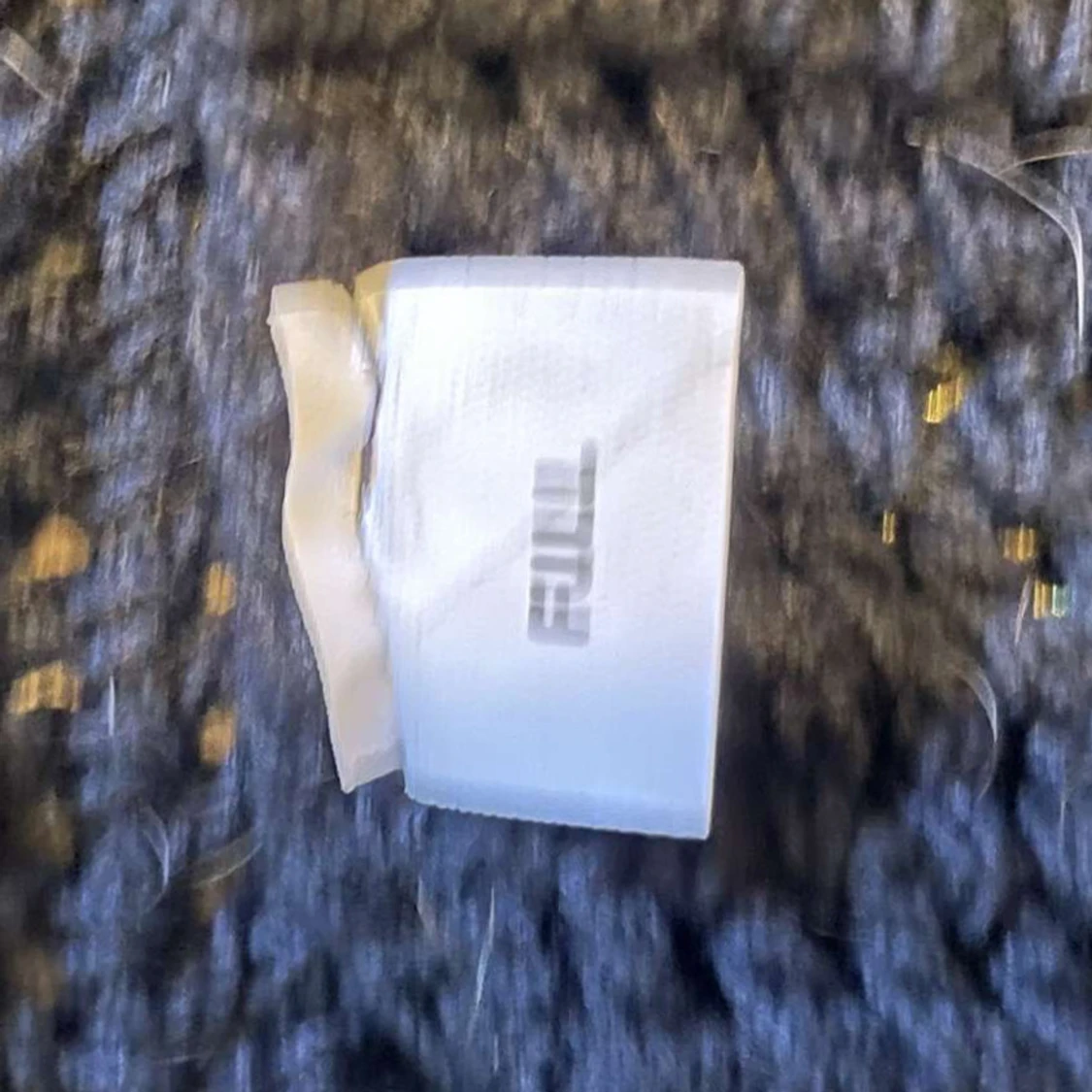 Svart Equito huva med guld-detaljer och ett matchande shcabrak  - 2