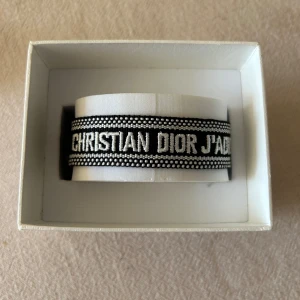 Christian Dior Armband - Christian dior armband, helt nytt. Perfekt nu till sommaren 💫