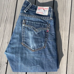 Replay Jeans - Säljer dessa  feta Replay Billstrong jeansen. Storlek : W32 L34 | Skick 8/10 | modell Billstrong Hör av dig vid frågor!