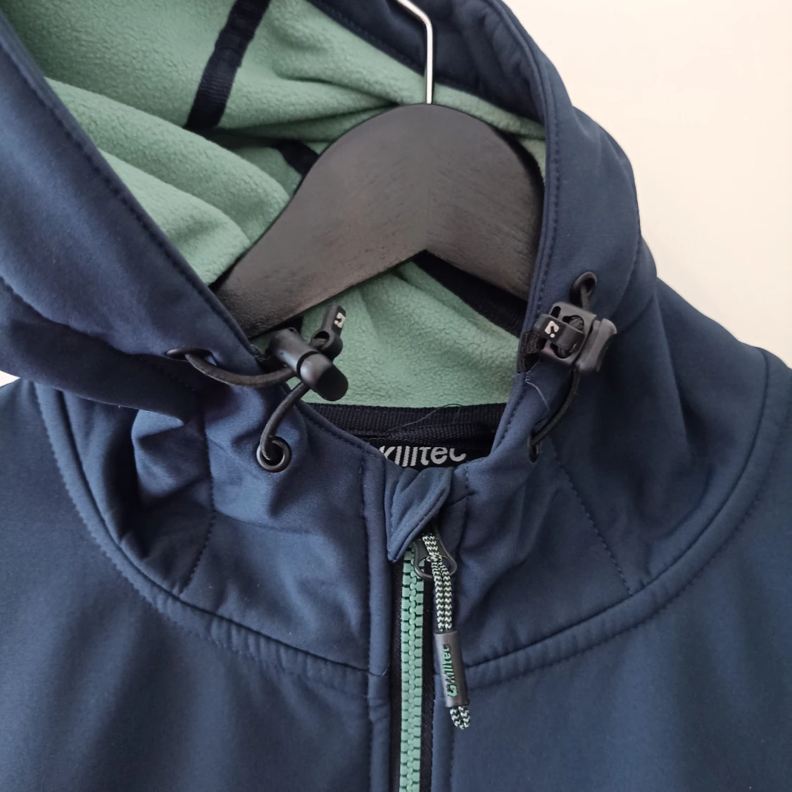 Blå vindjacka från Killtec med huva - 4