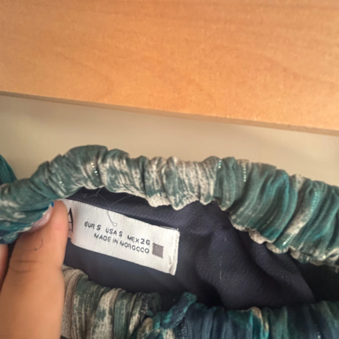 Mönstrad långkjol i blått och grönt - 1