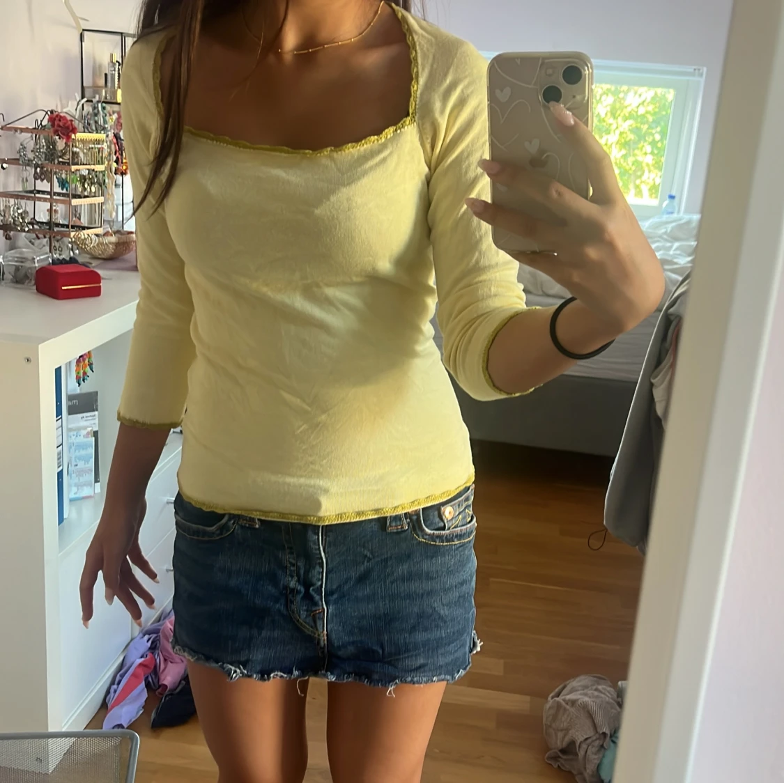 Gul topp med fyrkantig ringning H&M