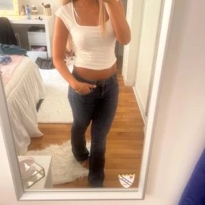 Zara jeans  - Skitsnygga, uppklippta så passar dig som är runt 160❤️