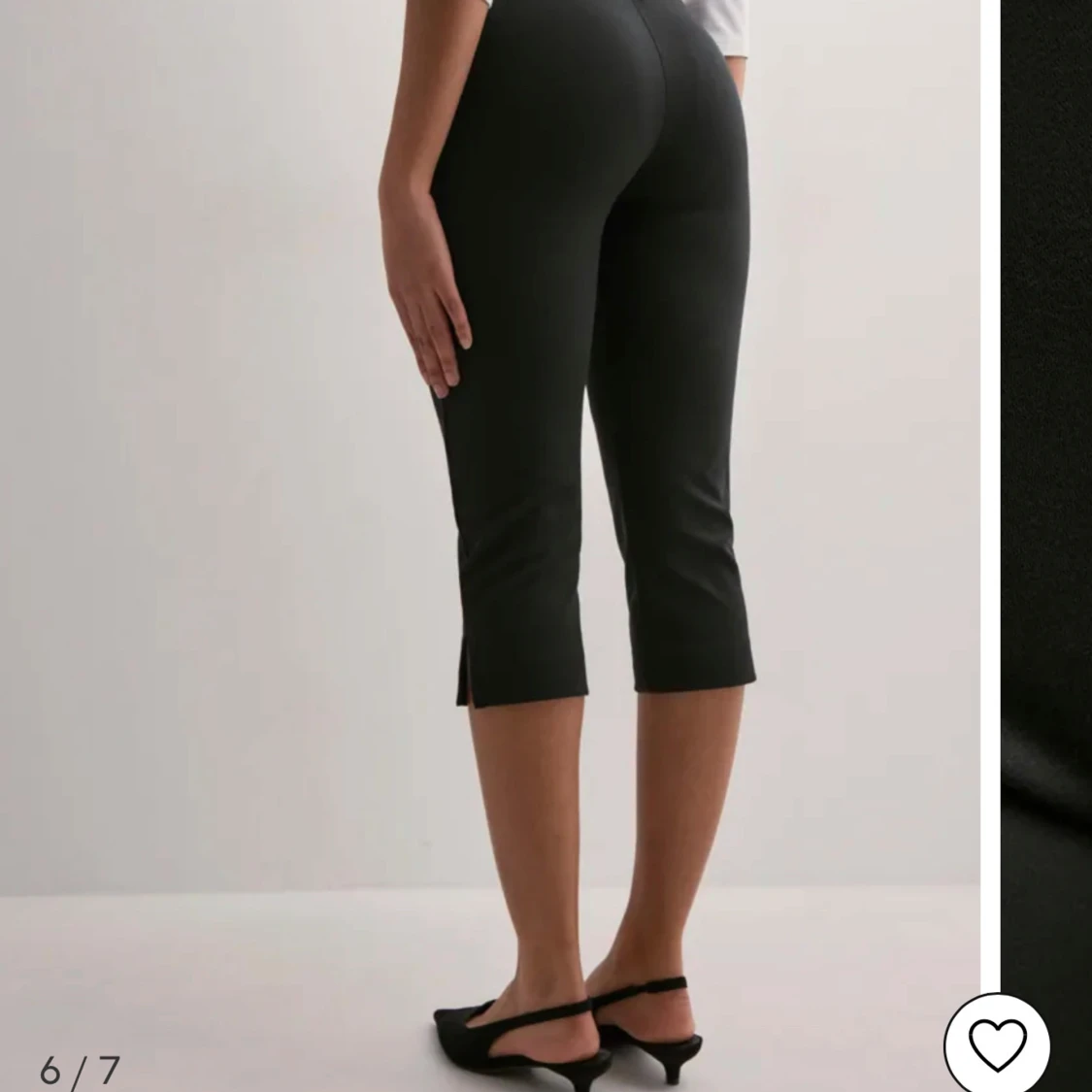 Svarta croppade byxor med slits - 3