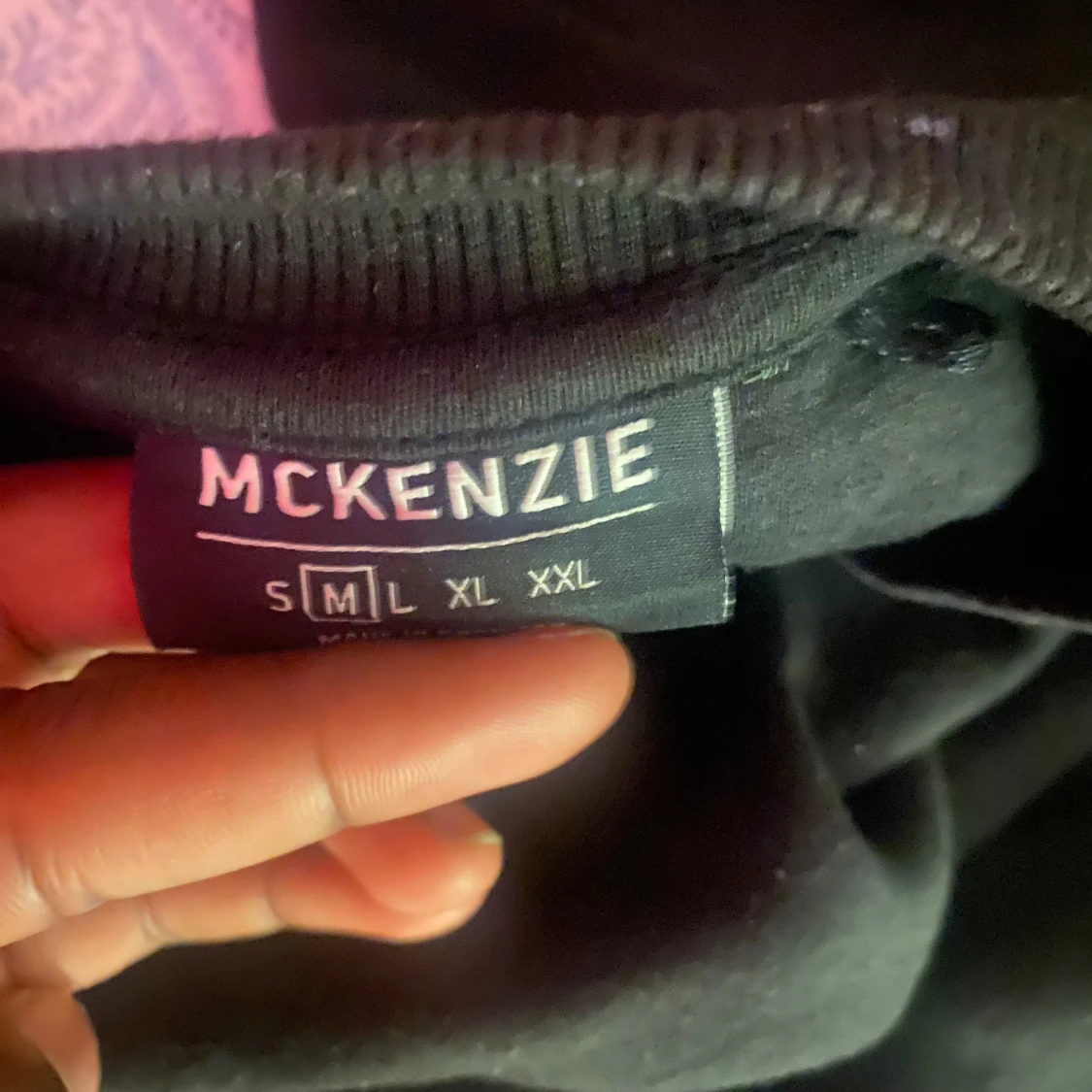 Svart sweatshirt från McKenzie - 2