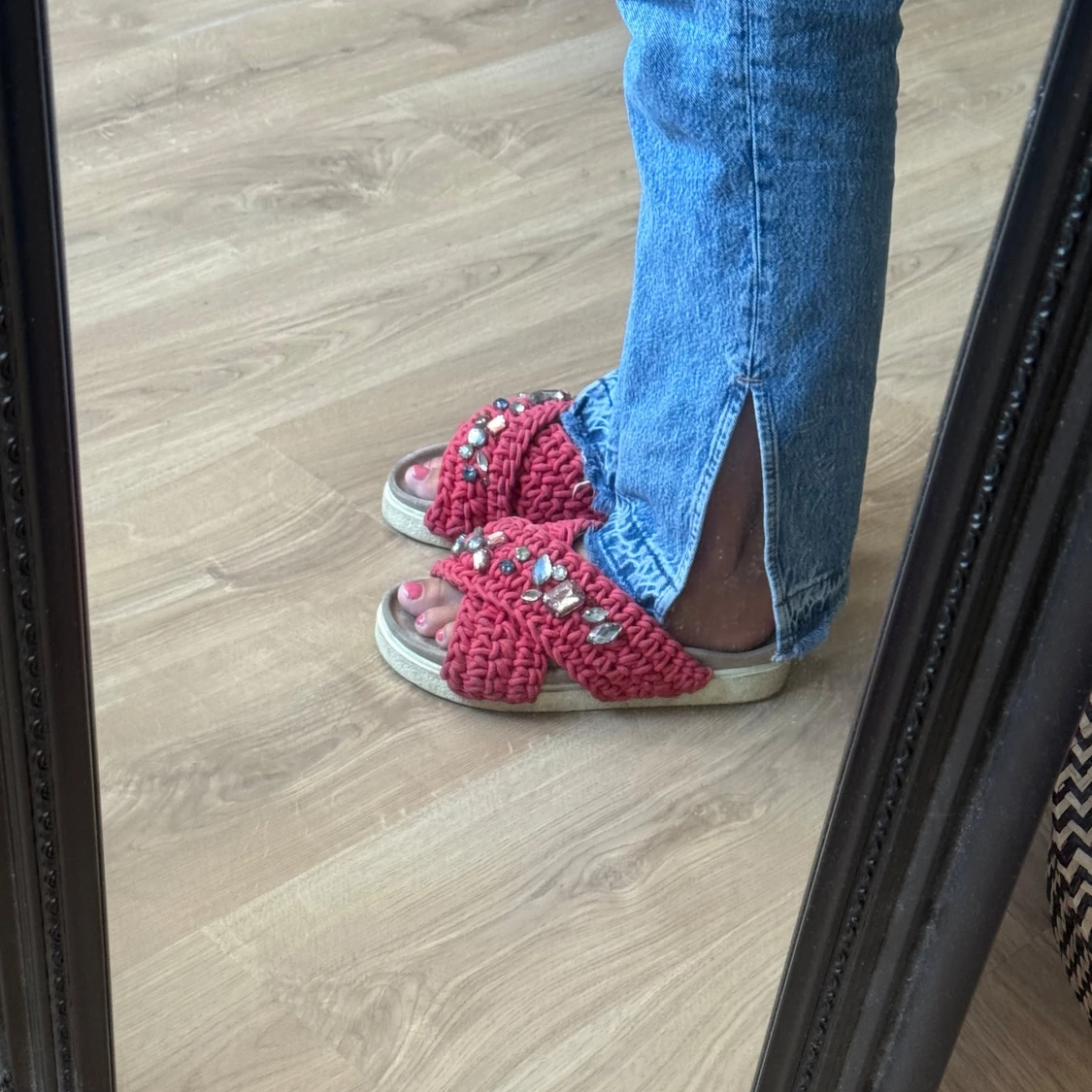 Röda sandaler från Inuikii med pärlor - 3