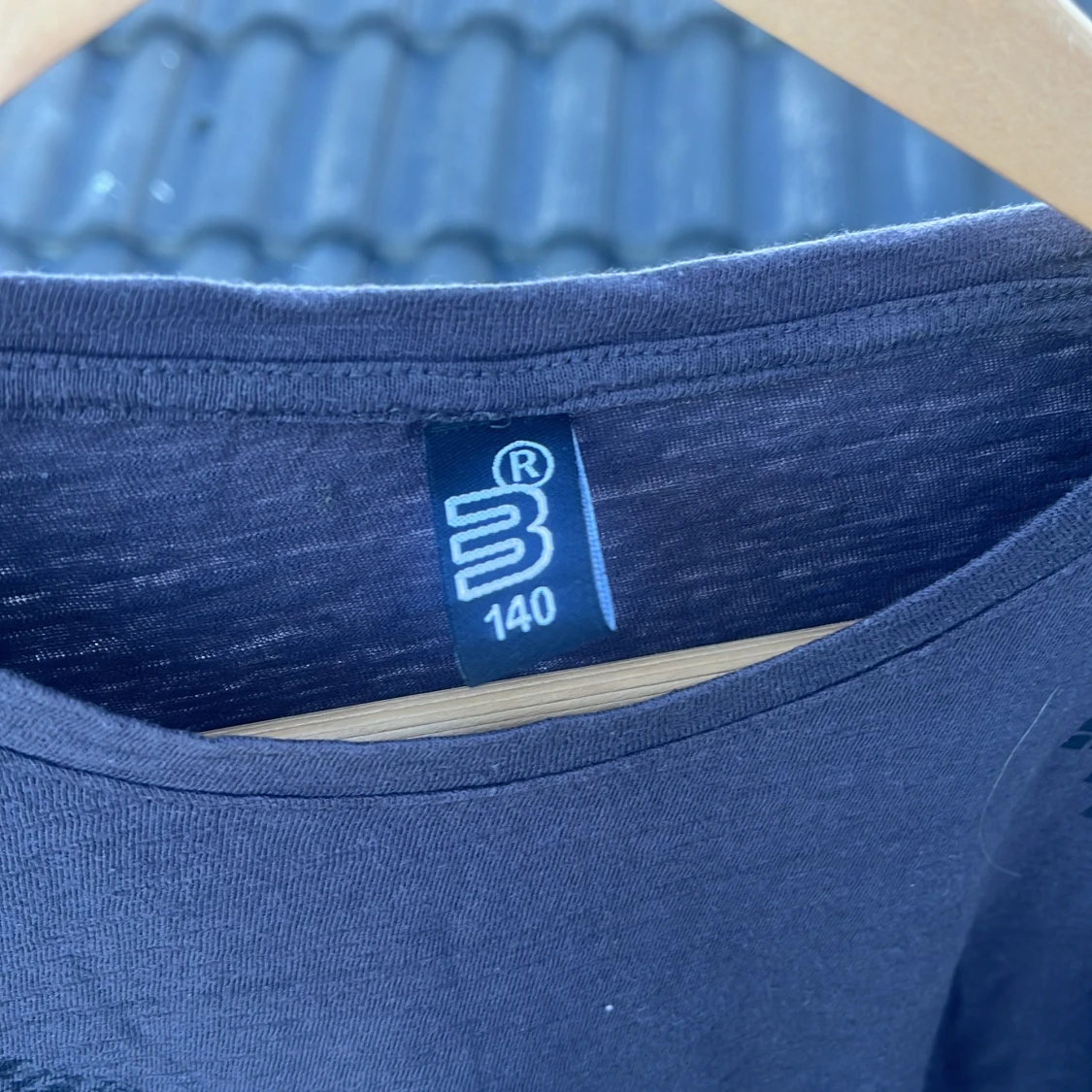 Mörkgrå bomullströja med paljettdetaljer - 2