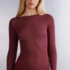 Intimissimi tröja - Vinröd intimissimi tröja som är använd fåtal gånger Nypris 449 kr