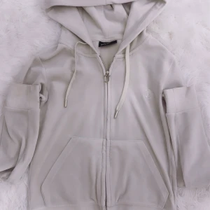 Juicy Couture sett  - Säljer detta mysiga juicy sett, tyvärr har den lite effekter så kan även gå ner i pris!
