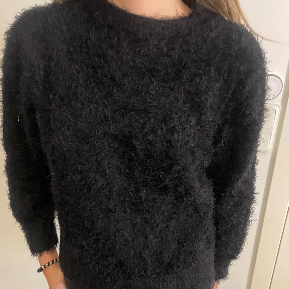 Svart fluffig stickad tröja - 1