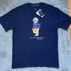 Ralph Lauren T-Shirt - Helt ny. Storlek S, sitter mer som M