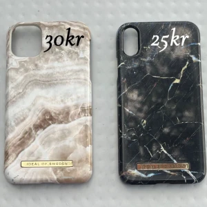Mobilskal - Säljer fem st mobilskal till iPhone 11 och iPhone XR: ett beige och ett svart marmormönstrat från Ideal of Sweden, ett lila quiltat skal med glansig yta, helsvart sjal och ett gensomskunligt glitterskal.🐚✨🫶🏻