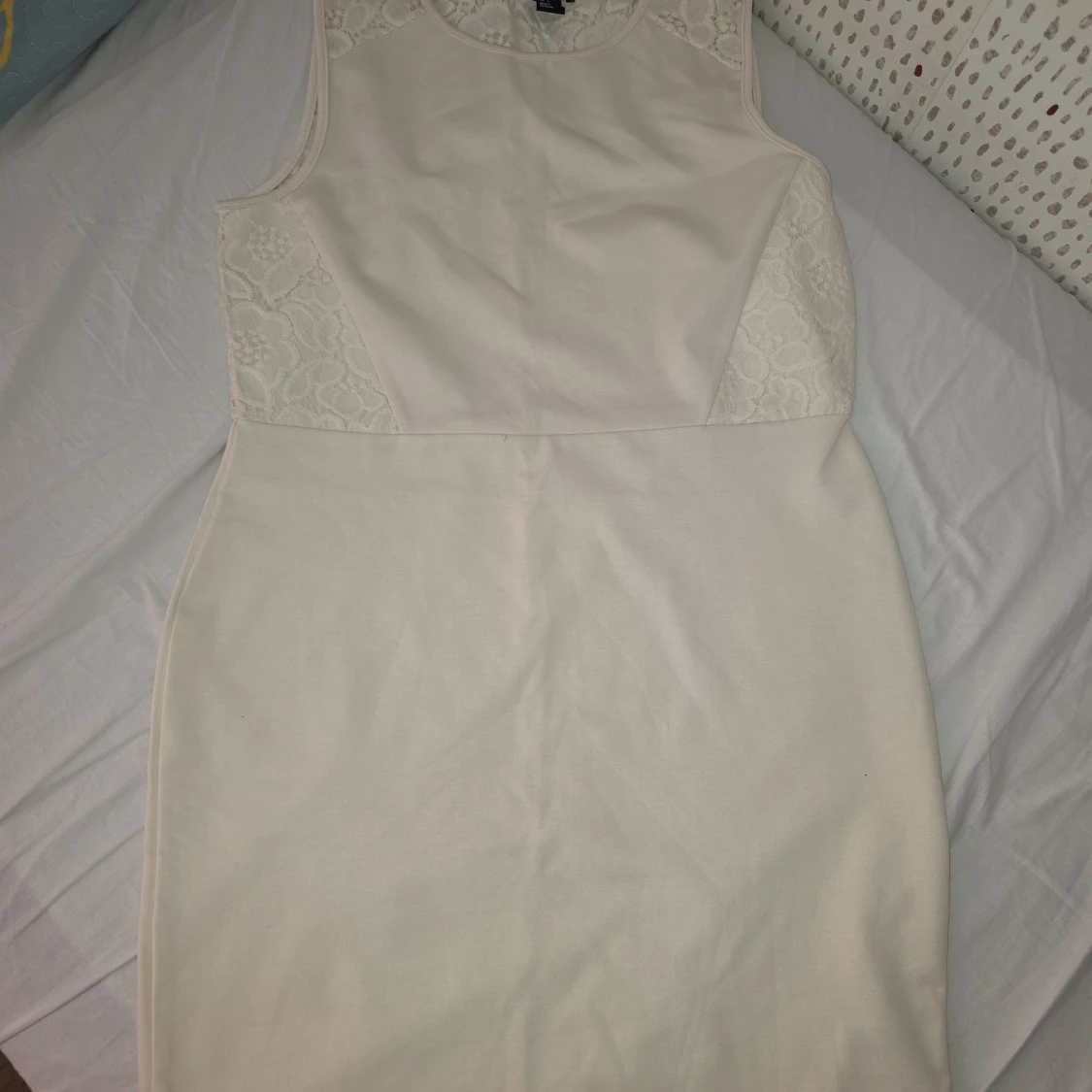 Vit spetsklänning från H&M