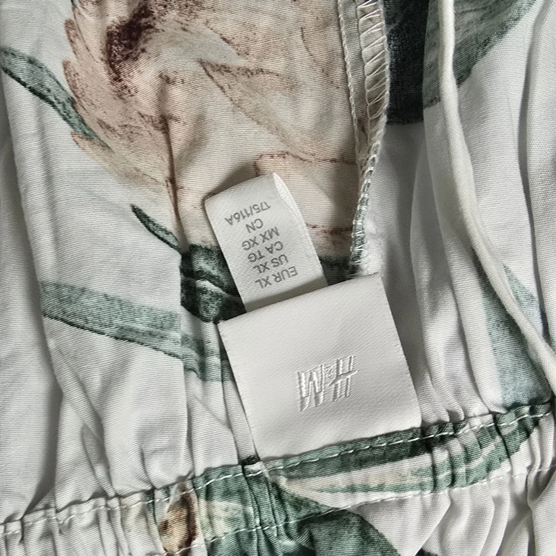 Blommig kortkjol från H&M - 1