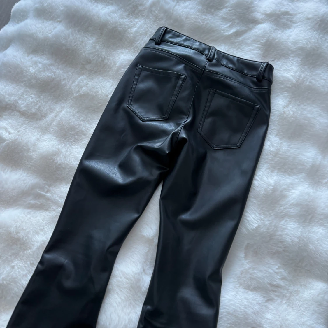 Svarta bootcut byxor i skinnlook Vero Moda - 2