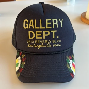 Gallery Dept Keps - Gallery dept keps i nyskick aldrig använd. För mer frågor eller funderingar så hör av dig! Mvh JacobsCloset 