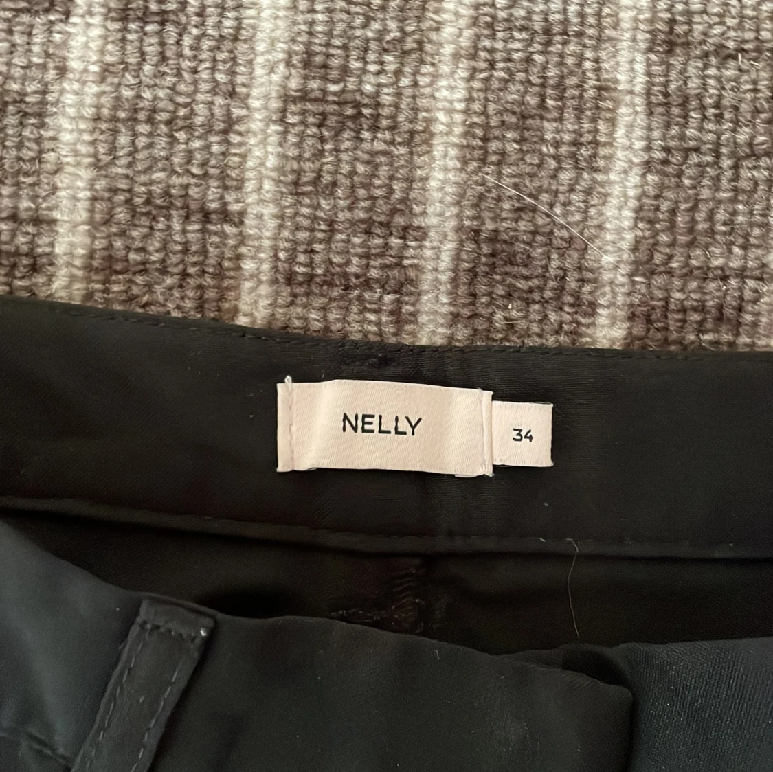 Svarta kostymbyxor från Nelly, stl 34 - 1