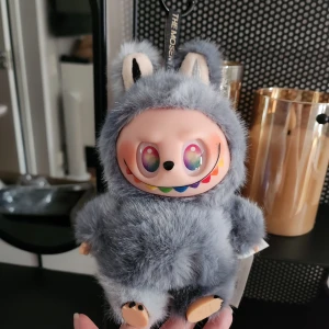 Labubu - Labubu(copy), grå secret. Fint skick❤️17cm. Skickas i sin påse(bild 2).