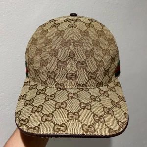 Gucci keps - Snygg keps, säljer pga aldrig använd och ingen användning, pris är ej hugget i sten.