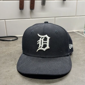 Keps - En keps ifrån New Era i storlek 56,8cm! Inlägg finns med.