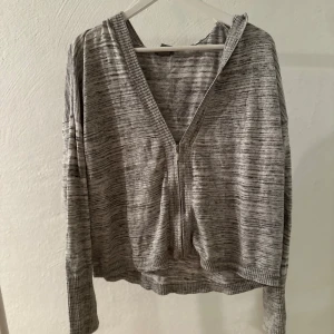 Gråmelerad hoodie med dragkedja - Gråmelerad hoodie/kofta 