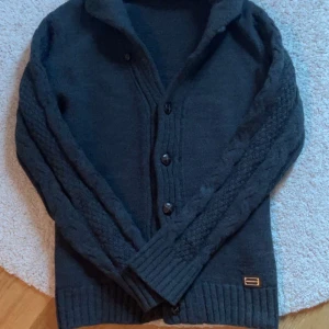 Dolce & Gabbana - D&G cardigan i en snygg grå färg