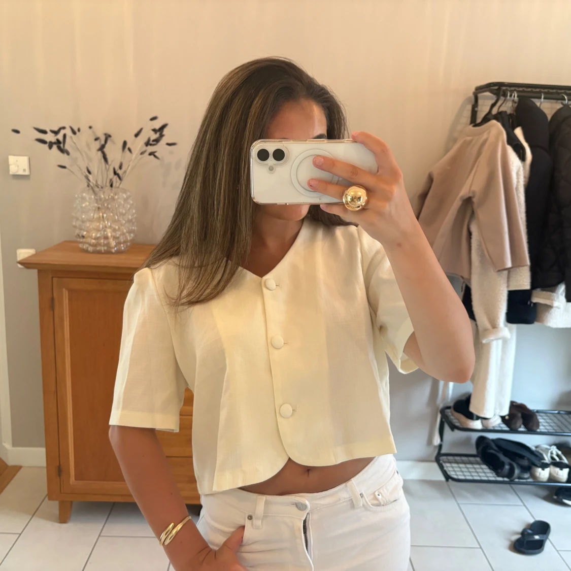 Vit croppad blus med knappar - 1