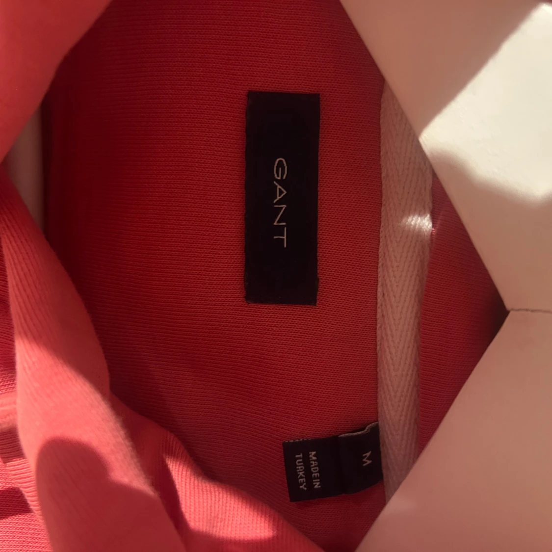 Rosa hoodie från Gant med tryck - 1