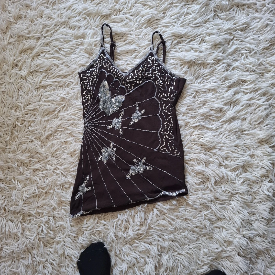 Brun linne med silverpaljetter