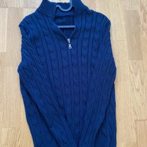 Half zip - Aldrig använd, slim fit.