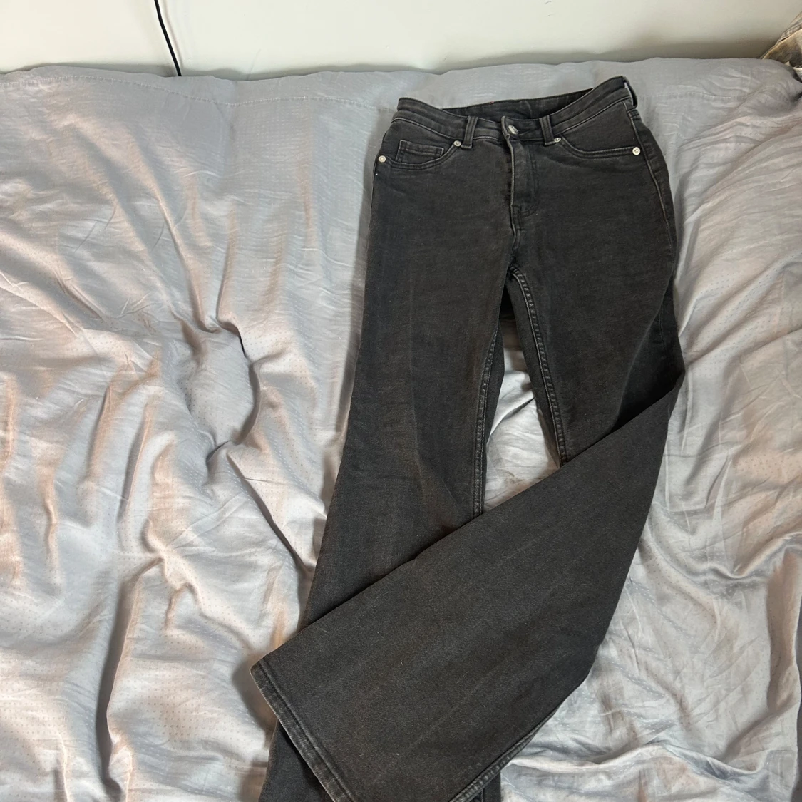 Svarta bootcut jeans från H&M Divided - 3