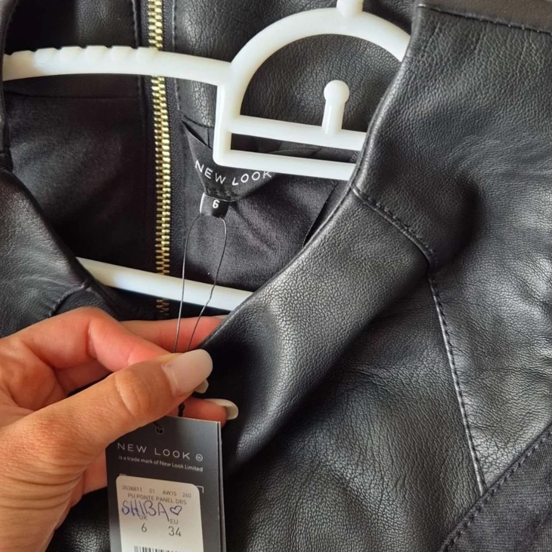 Svart kort klänning från New Look - 3