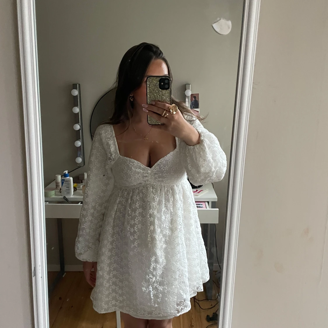 Vit blommig kortklänning från NA-KD - 1