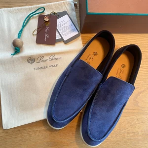 Loro Piana loafers - Riktigt schyssta Loro Piana Loafers. Knappt använda. Utmärkt skick! Box, dustbag osv medkommer. 