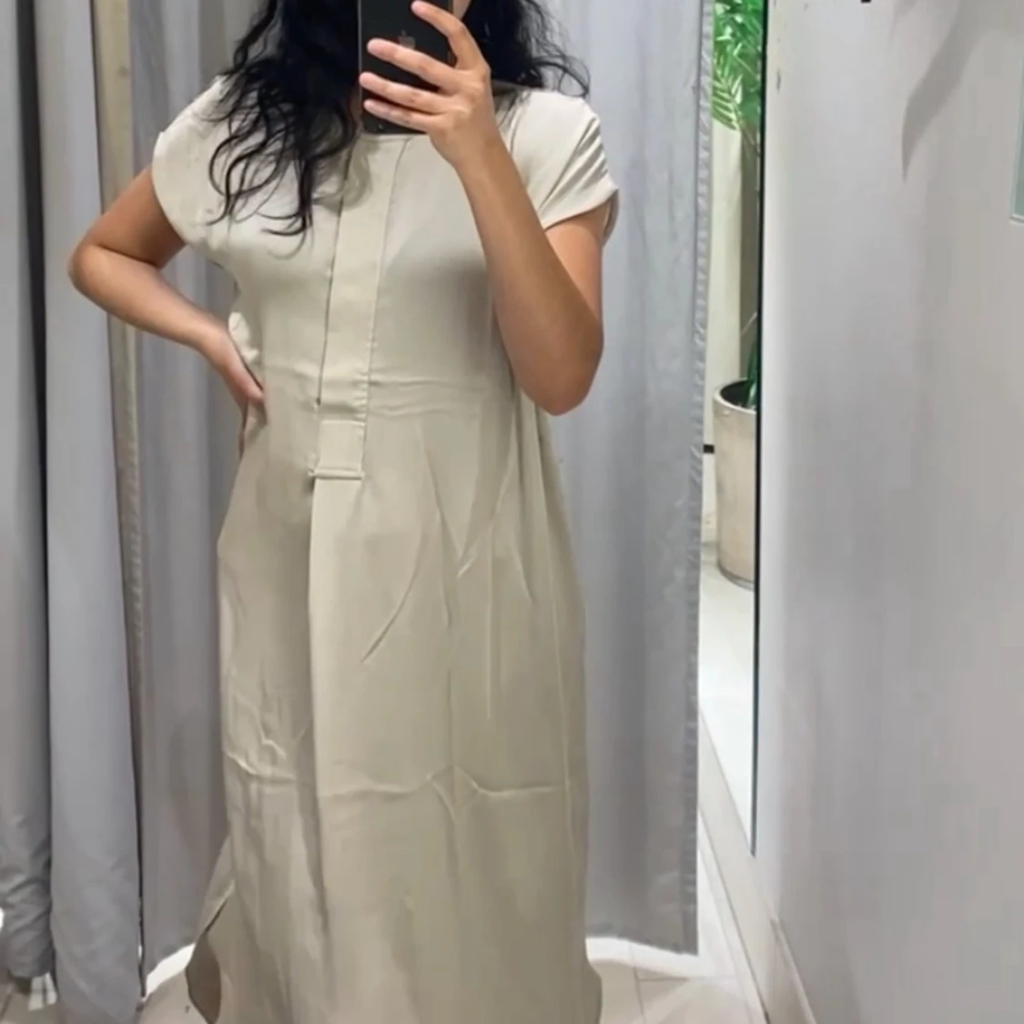 Beige långklänning med kort ärm