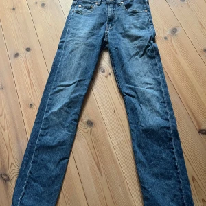 Levi's Premium blå jeans slim/straight fit - Levi’s 502. W28/L32. Bra skick och säljs pågrund av att de inte används