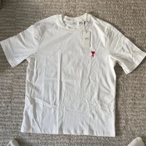 Ami Paris T-shirt - oanvänd