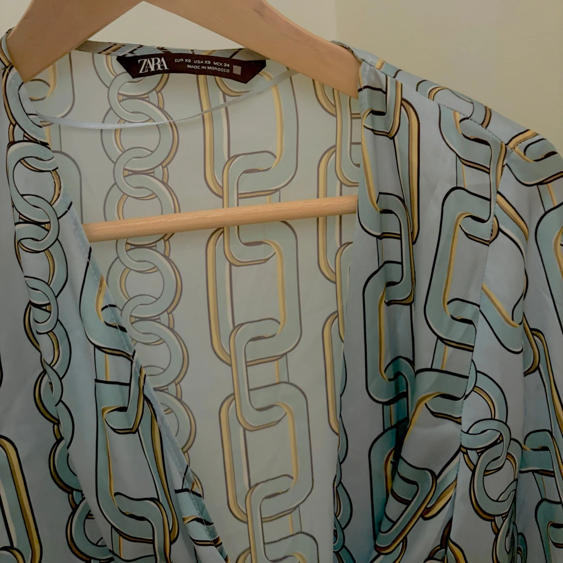 Somrig Silky Blus/ Skjorta med Knut i Midjan - 1