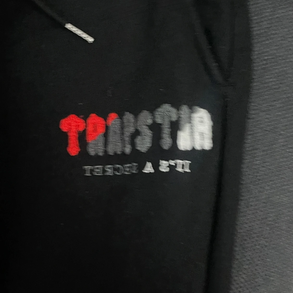 Svart hoodie  Trapstar 