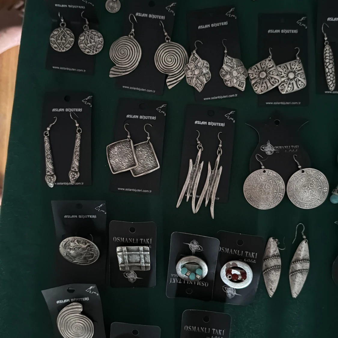 Stort set med silvriga örhängen, armband & ringar - 2