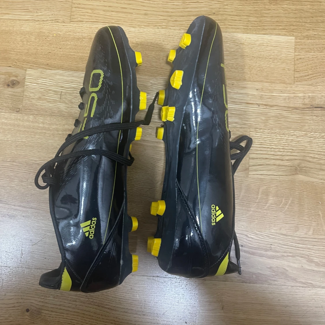 Adidas F50 svarta fotbollsskor strl 43 - 1