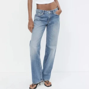 Raka jeans med låg midja - Söljer dessa jeans från Zara som är helt oanvända med prislappen kvar!