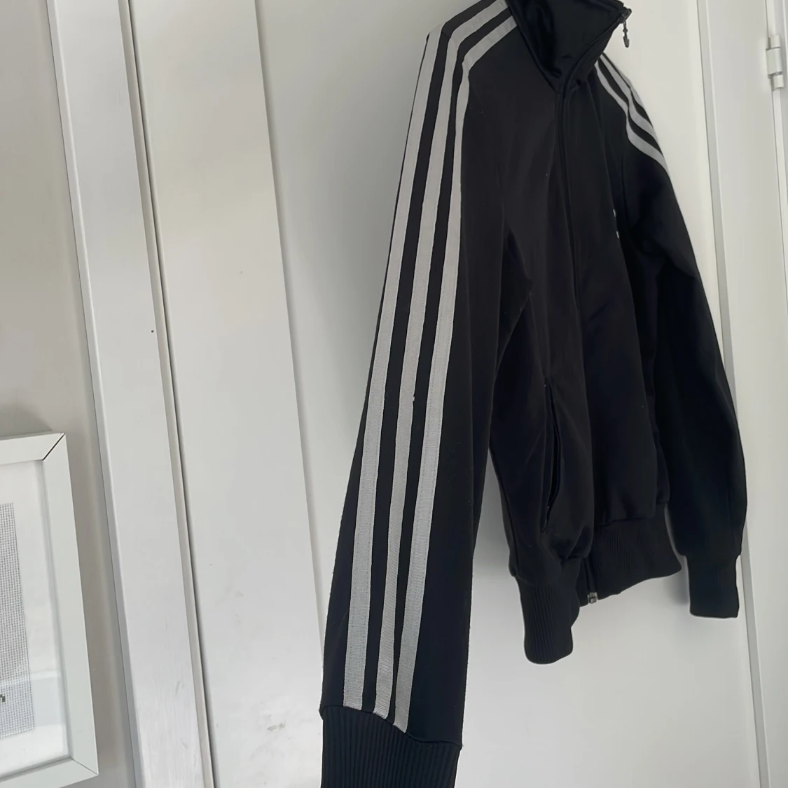 Svart vintage Adidas track jacket med ränder - 2
