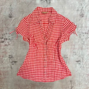 vintage y2k cottagecore pinterest skjorta  - så fin 2000-tals blus med sötaste ärmarna med snören man kan knyta till rosetter ❤️ 🍉 perfekt skick 💌100% bomull 💌priset är fast