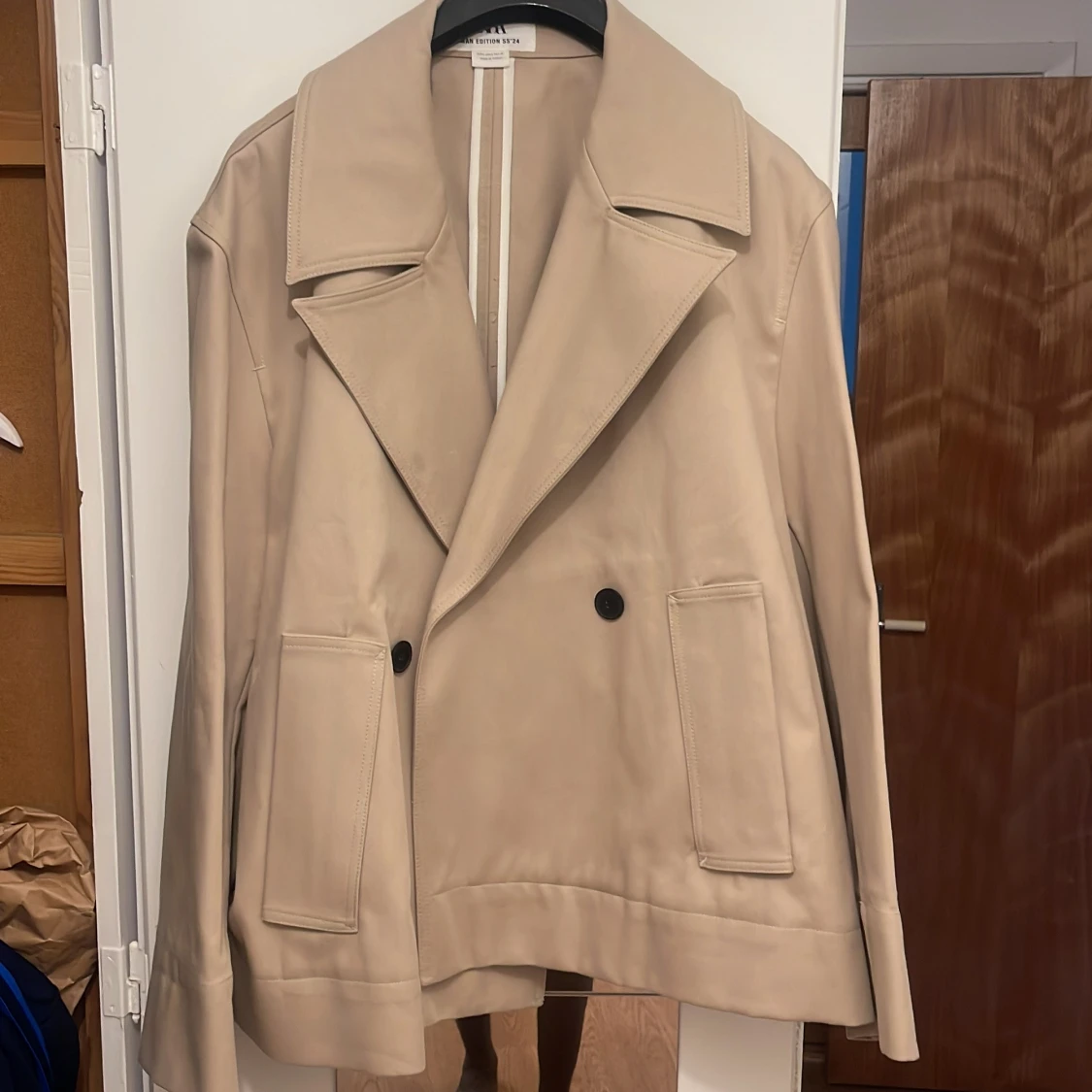 Beige skepparkavaj från Zara Man Edition