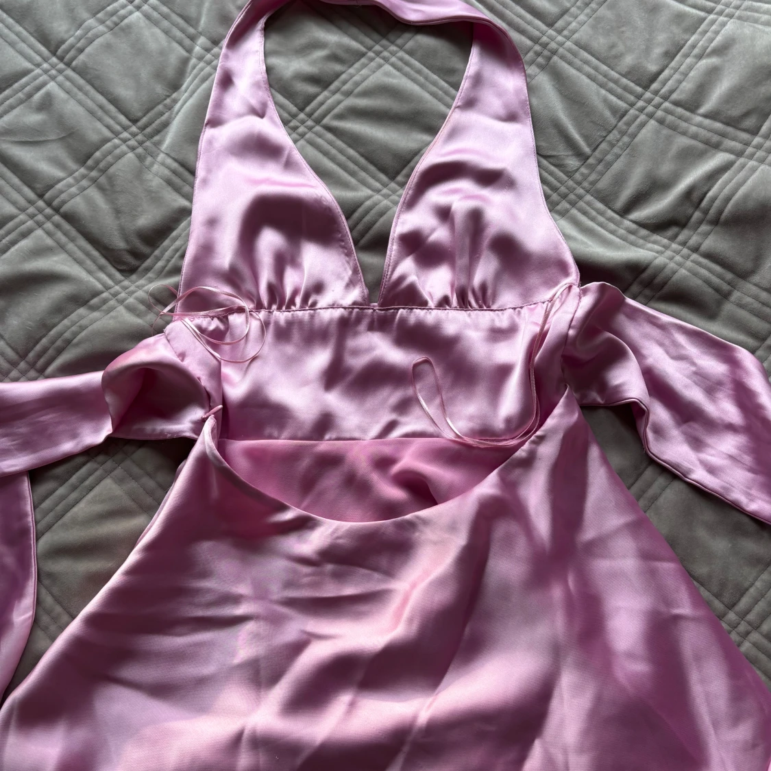 Rosa halterneck klänning från Zara - 2