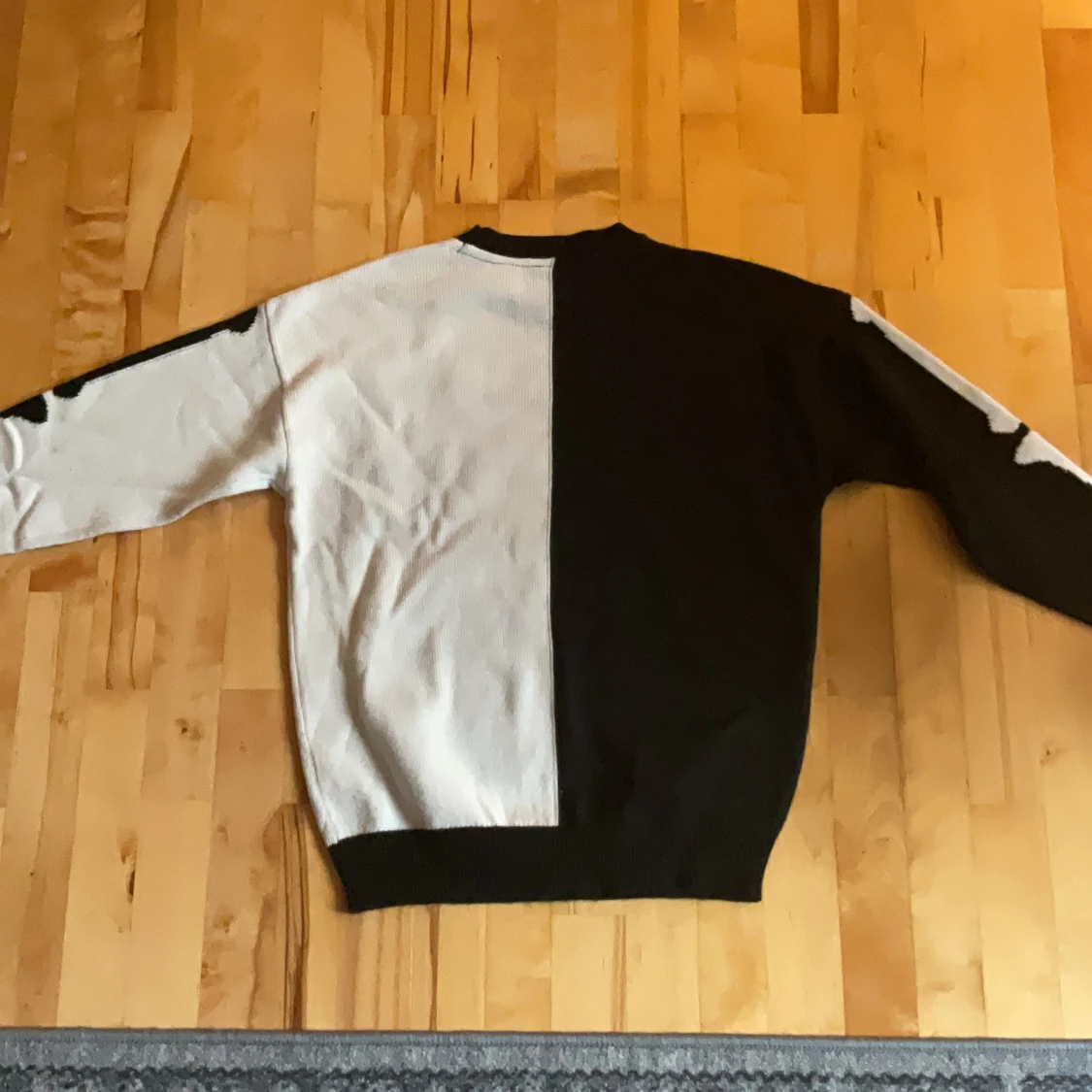 Svartvit skelett-tröja från FSBN - 1