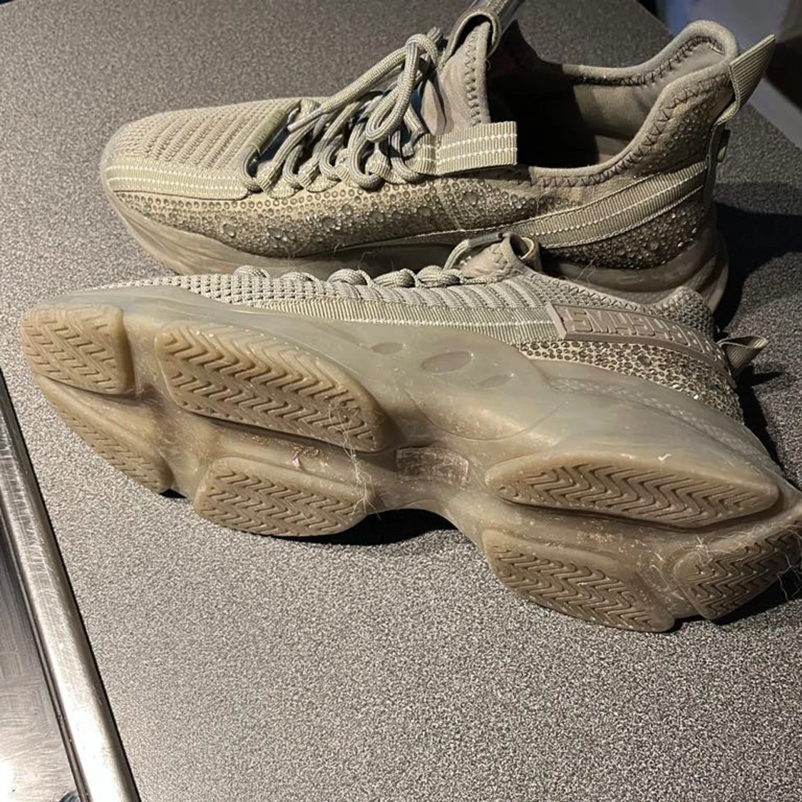 Beige sneakers från Steve Madden - 1