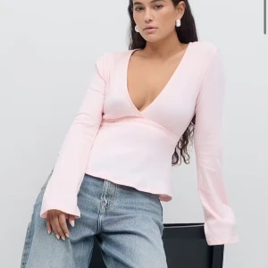 Rosa topp med knyt sökes - SÖKES!!!